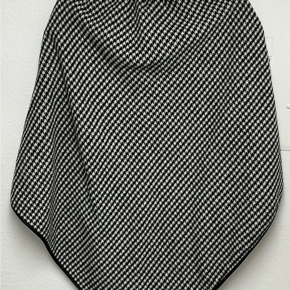 David & Young Black and White Houndstooth Cape - Picture 4 of 4